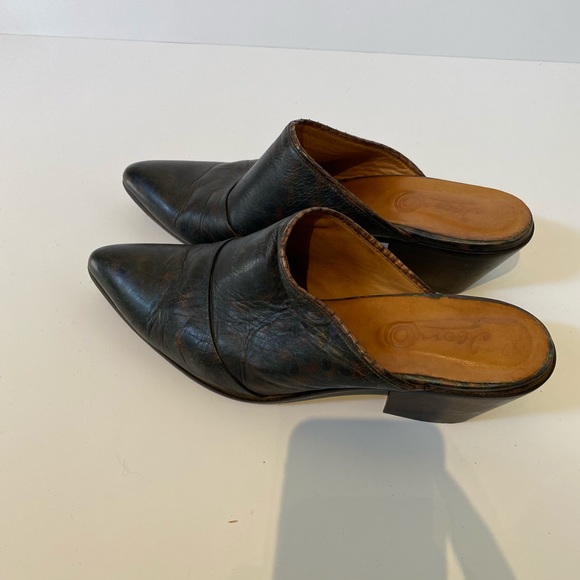 Made in USA size 10.5 leather/ block heel slip on. - Picture 3 of 8